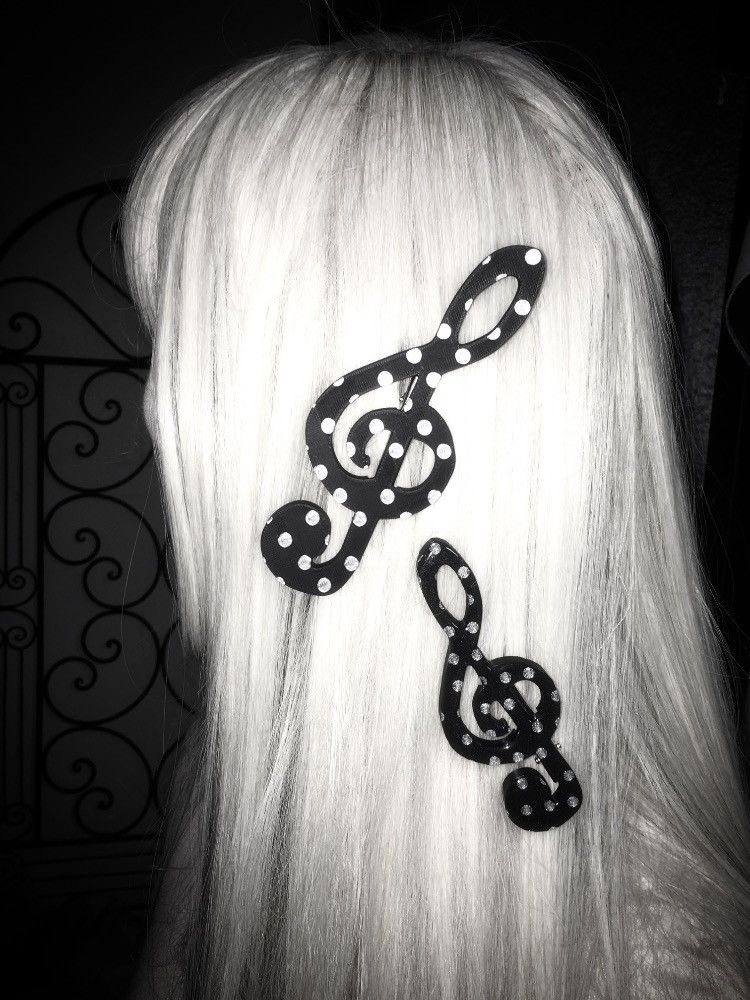 Dot Pattern Treble Clef Hair Clip