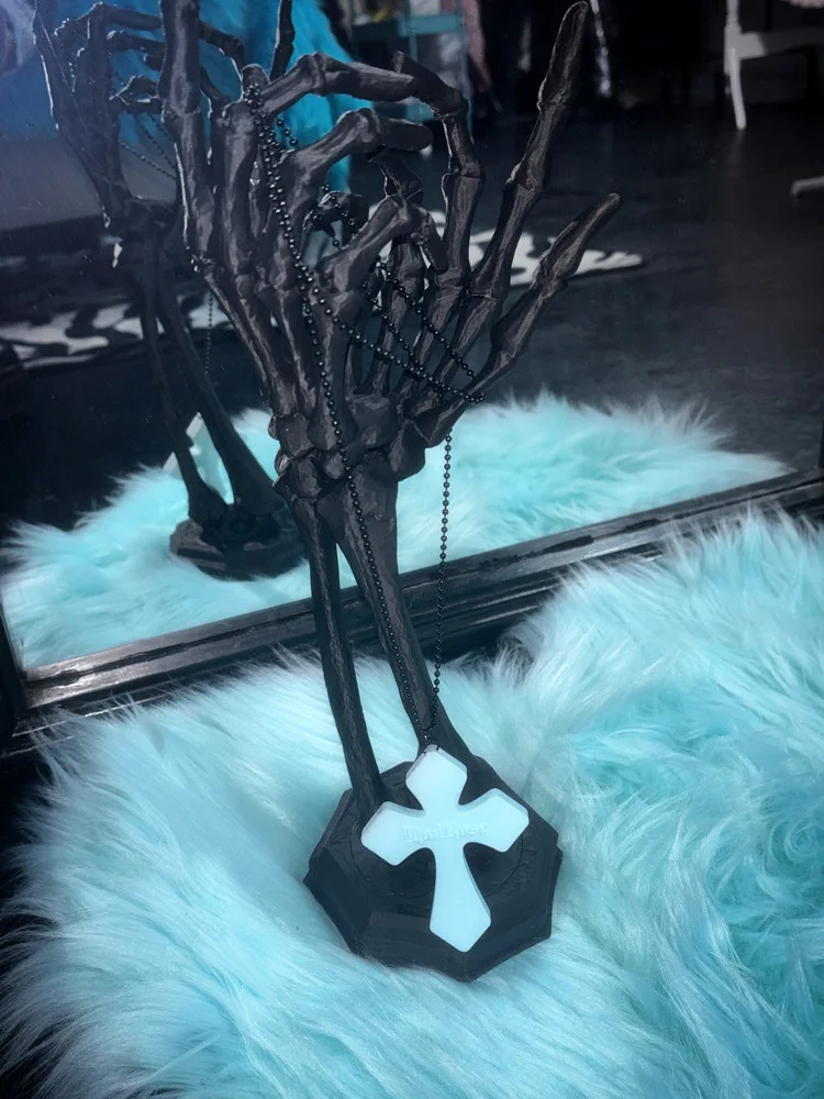 MadRose Cross Necklace · 4