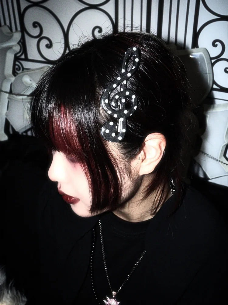 Dot Treble Clef Pin · 4
