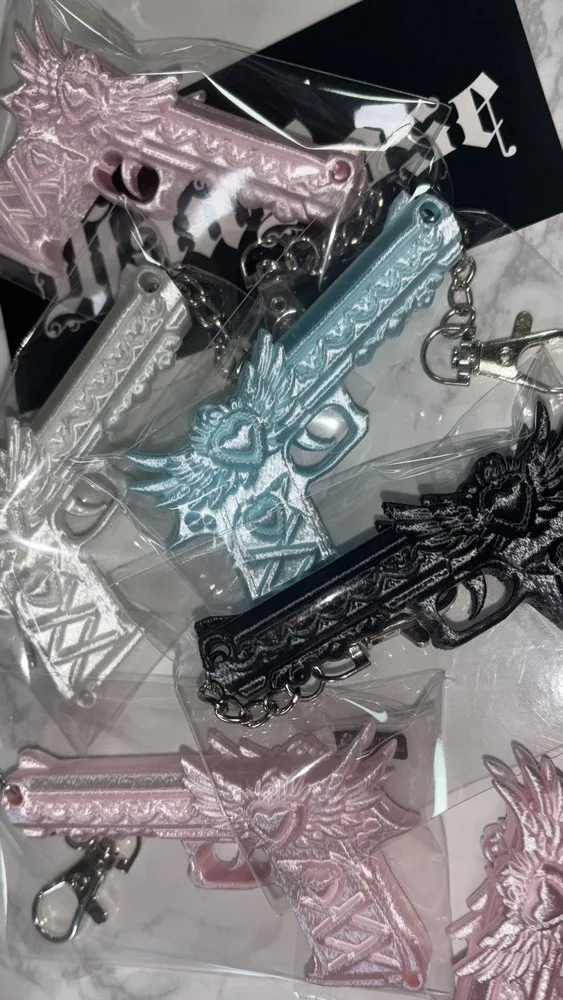 Heartwing Silk Gun Keyring · 8