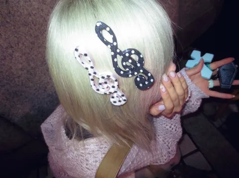 Dot Treble Clef Pin