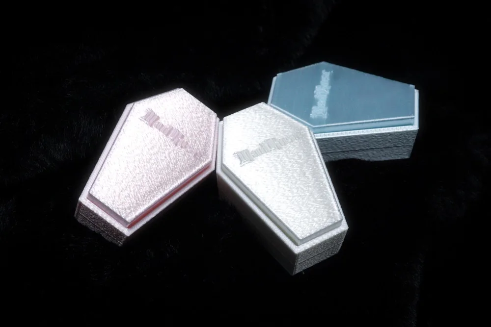 MadRose Coffin Clicker Keyring · 9